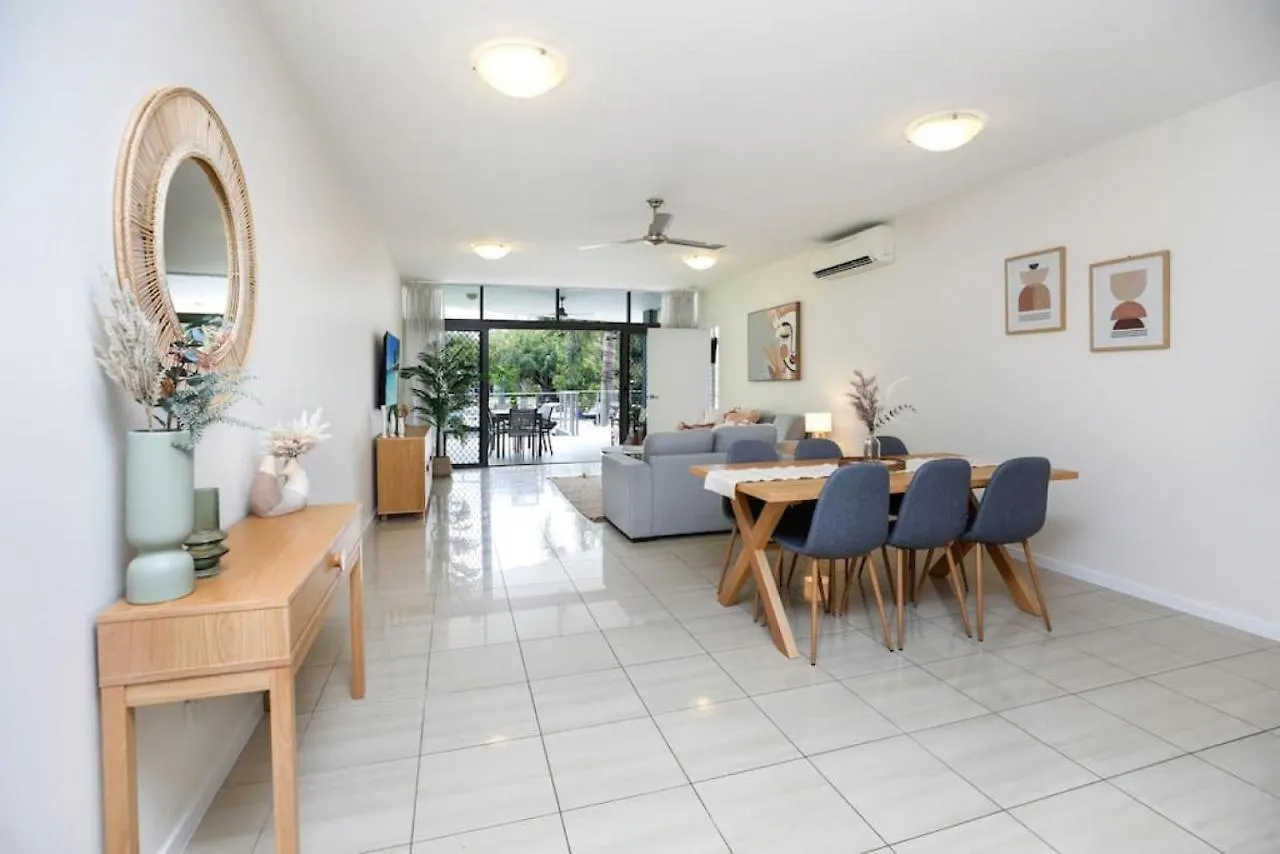 Stylish Park View City Apartment 103 Cairns