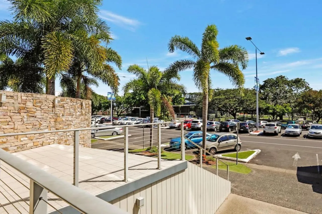 Stylish Park View City Apartment 103 Cairns